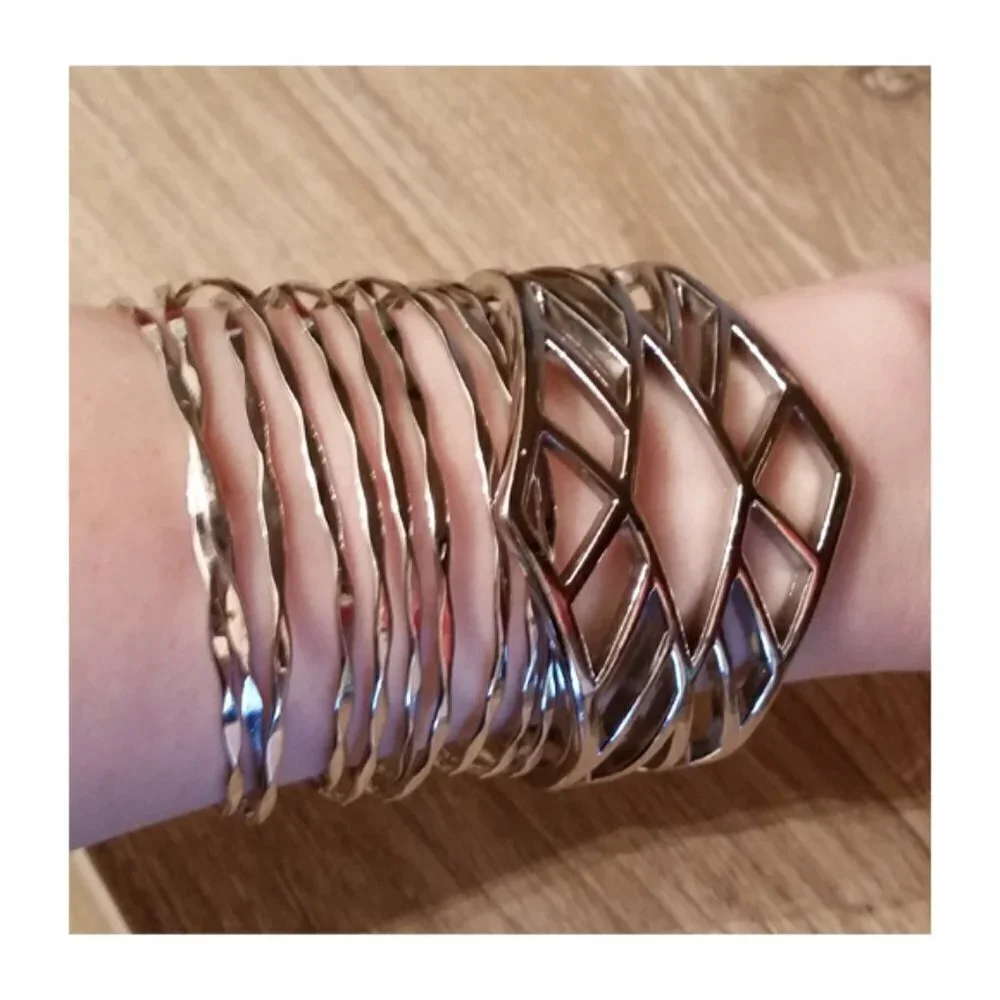 𝅺Bundle lot 2 silver tone trendy style cuff bracelets 7-7.25